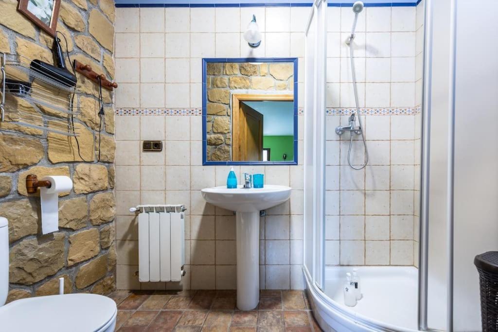 Perratzu Landarbide-Ideal Parejas Aia Exterior photo